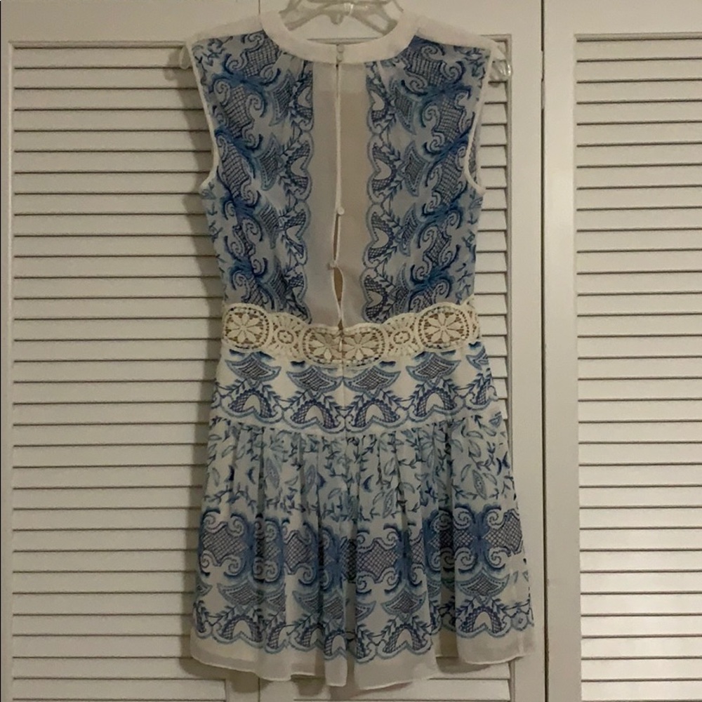 [BCBGMaxAzria] dress size 2 - Picture 4 of 7